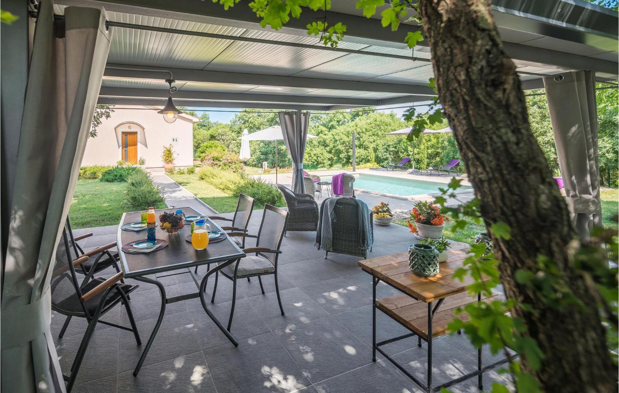 Beautiful Home In Bale With Kitchen 외부 사진