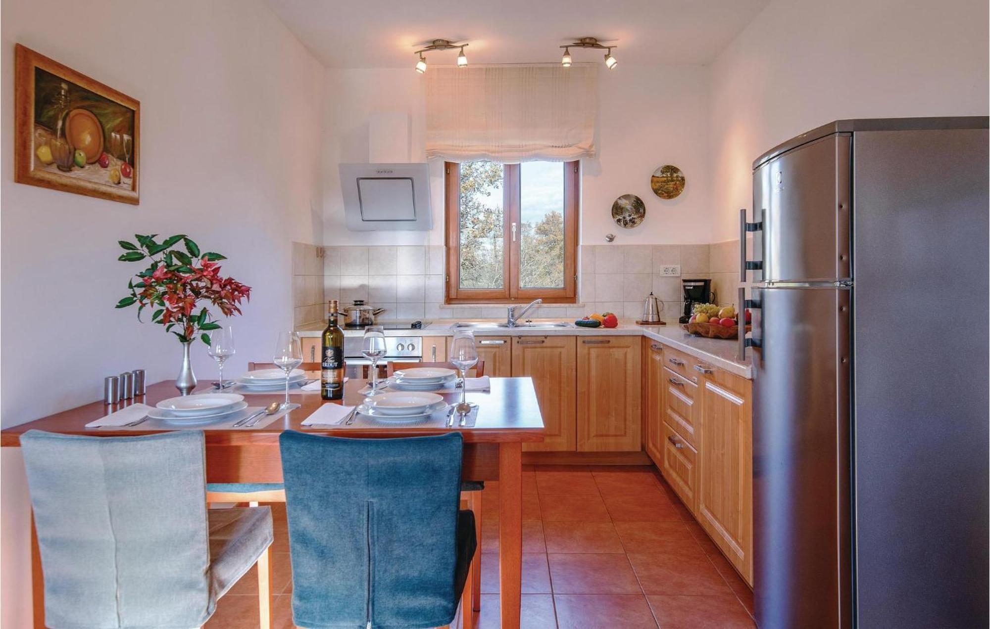 Beautiful Home In Bale With Kitchen 외부 사진