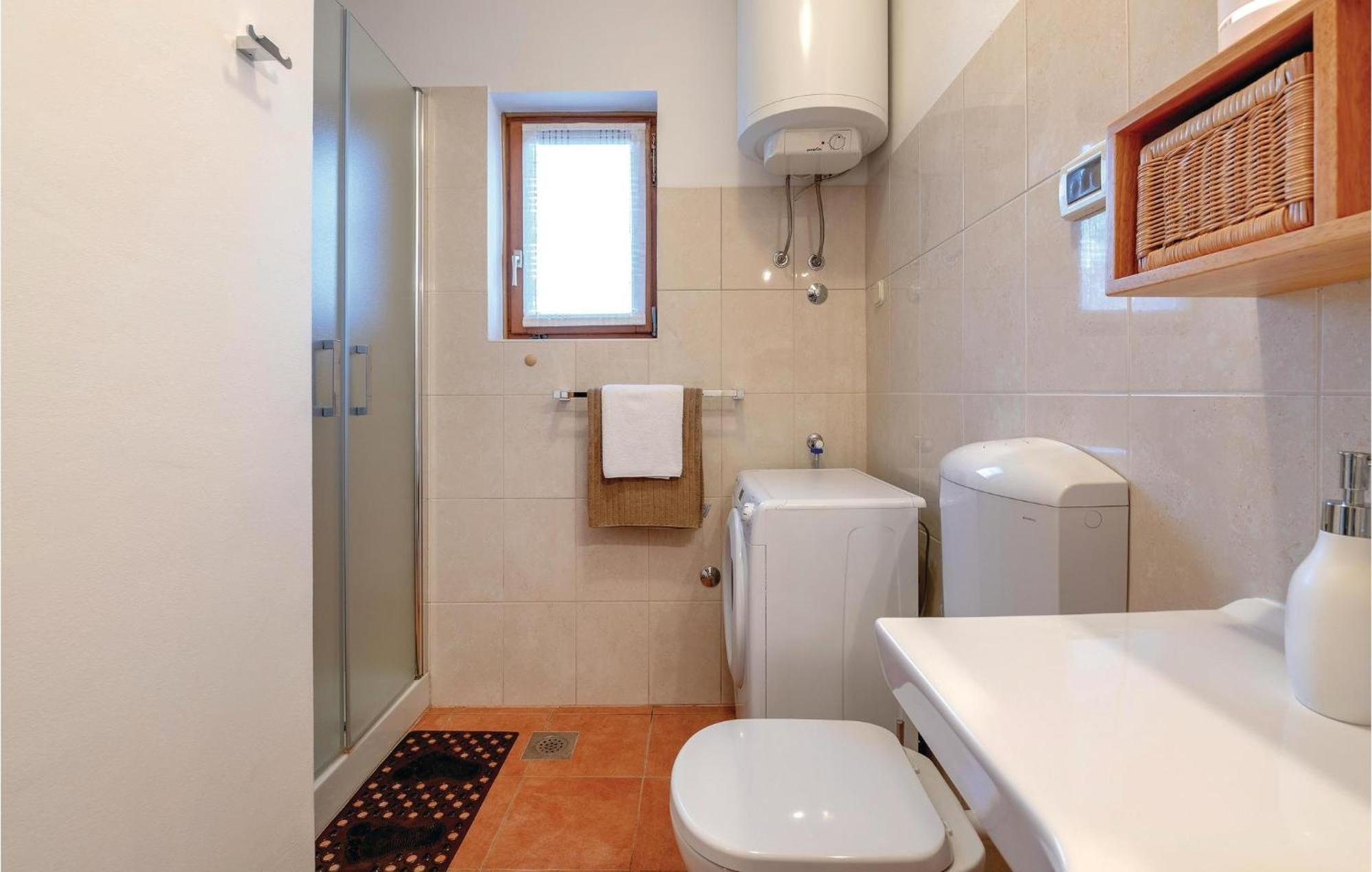 Beautiful Home In Bale With Kitchen 외부 사진